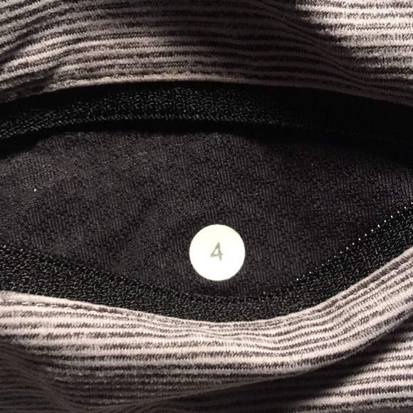Lululemon black yoga crop - Picture 2 of 8
